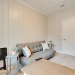 Pet-Friendly Home About 6 Mi To Downtown Atlanta!