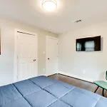 Pet-Friendly Home About 6 Mi To Downtown Atlanta!